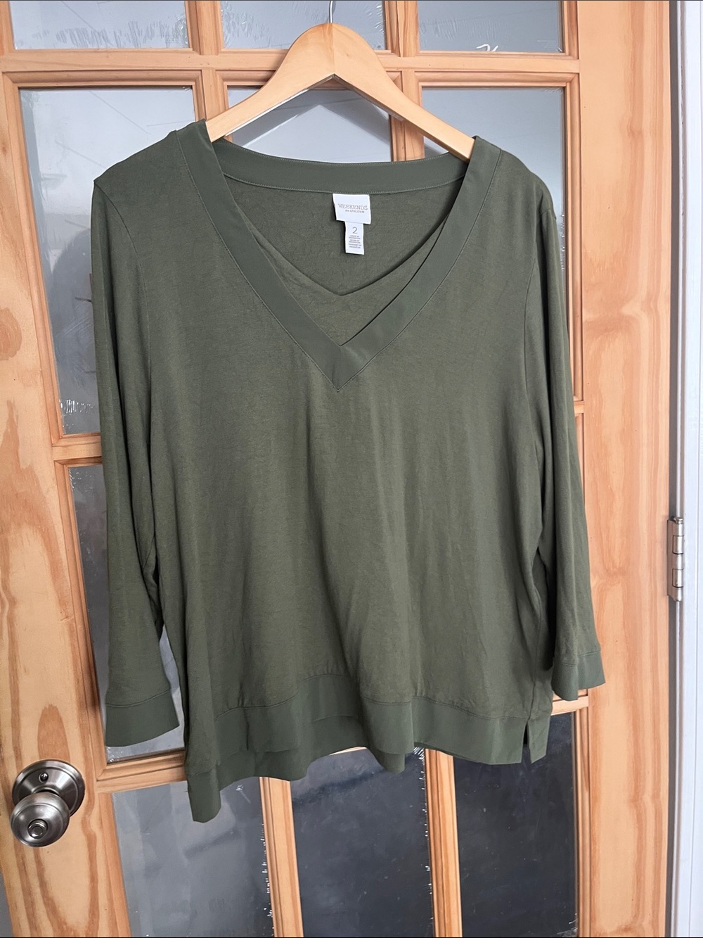 Chico’s Weekends v-neck loose fit long sleeve top, tee, Sz 2, Large,olive green - Picture 8 of 8